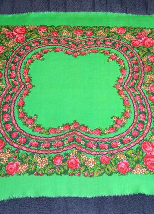 Зеленая косынка хустка с цветами в украинском стиле