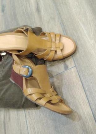 Босоножки clarks на танкетке