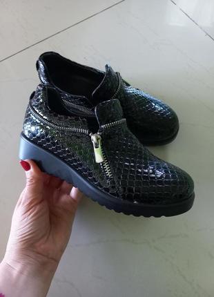 Школьные туфли на девочку