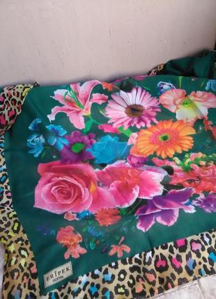 Красивенный котоновый платок в цветы