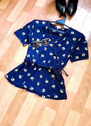 Красива блуза в квіти на запах warehouse