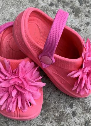 Пляжная обувь кроксы сабо шлёпанцы сланцы босоножки с объёмной хризантемой цветком waikiki (турция)