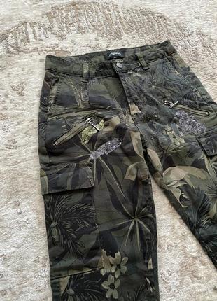 Джинсы брюки скинни с высокой посадкой desigual милитари хаки с пайетками