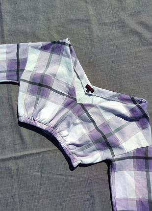 Кофта в клетку с открытым плечом