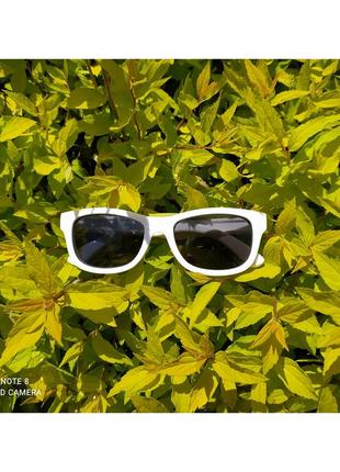 Детские белые солнечные очки с поляризацией, мягкие дужки1 фото