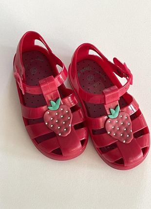 Резинові босоніжки на дівчинку 24р.