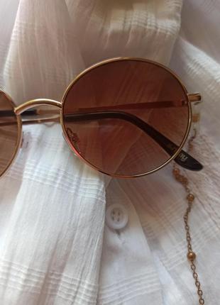 🖤▪️круглые очки солнцезащитные sinsay коричневые с цепочкой ▪️🖤  цепочка золотистая обрамления4 фото