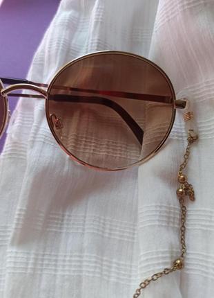 🖤▪️круглі окуляри сонцезахисні sinsay коричневі з ланцюжком ▪️🖤  ланцюжок золотисте обрамлення2 фото
