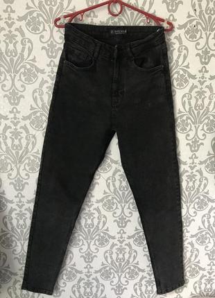 Темно-серые джинсы mom