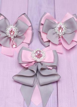 Школьный комплект серо-розовый: галстук и банты