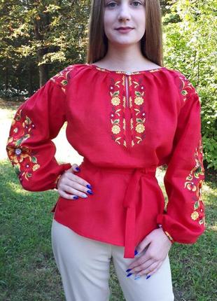 Дизайнерська жіноча вишиванка з натурального 100% льону насиченого червоного кольору.2 фото