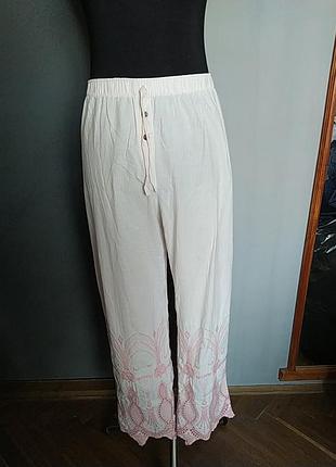 Красивые брюки с вышивкой для дома, для сна розовые батал натуральная ткань