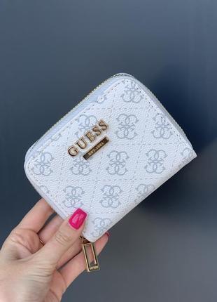 Маленький кошелек из коллекции guess.