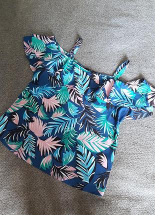 Яркая легкая блуза с тропическим принтом