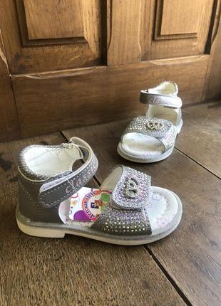 Сандалии, босоножки