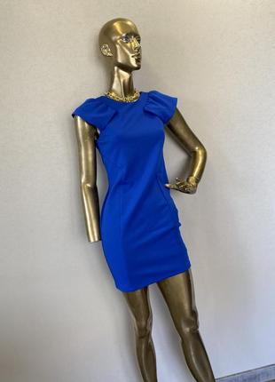 Силуэтное платье с эффектными плечами и спинкой в стиле zara, mango, hm5 фото