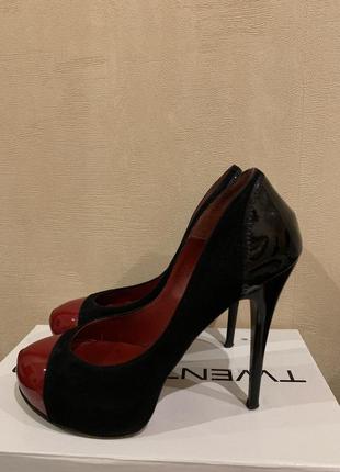 Туфлі на підборах