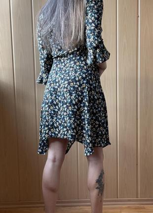 Классное легкое платье миди в цветочек4 фото