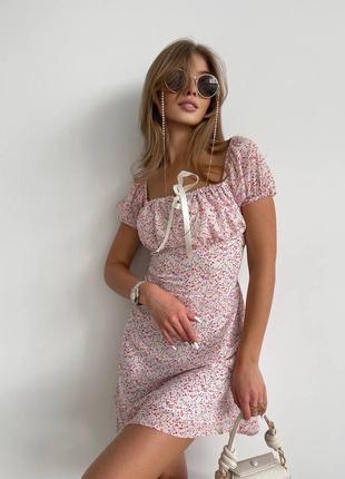 Нежное платье с открытыми плечами и корсетом на шнуровке в цветочный принт9 фото
