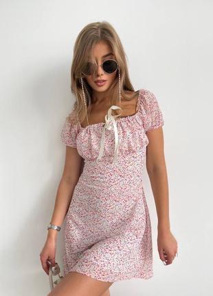 Нежное платье с открытыми плечами и корсетом на шнуровке в цветочный принт7 фото