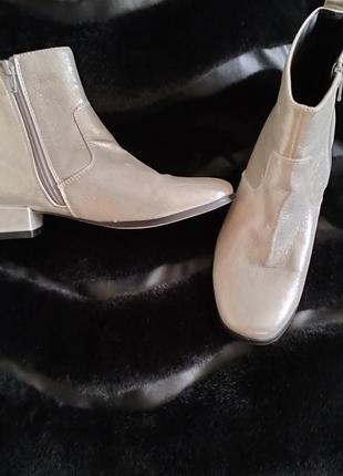 Шикарні чобітки,колір срібло1 фото