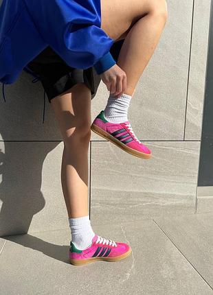 Женские кроссовки adidas gazelle pink velvet.