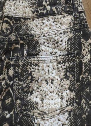 Стильная джинсовая котоновая юбка в змеиный принт с высокой посадкой9 фото