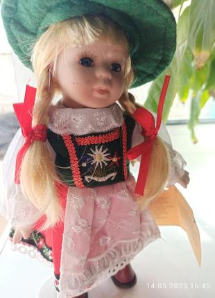 Колекційна лялька в народному вбранні