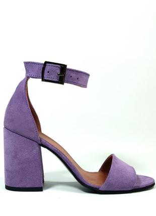 Фиолетовые босоножкиз натуральной замши