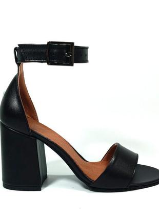 Чорні босоніжки із натуральної шкіри