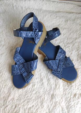 Кожаные босоножки под крокодилом. f-troupe fox's paw