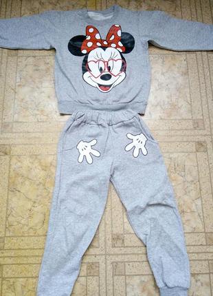 Гарний костюмчик на дівчинку