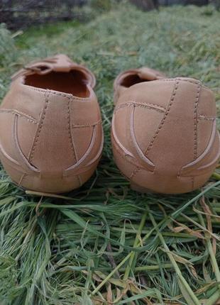 Бежевые кожаные туфли лодочки с острым носком bronx3 фото