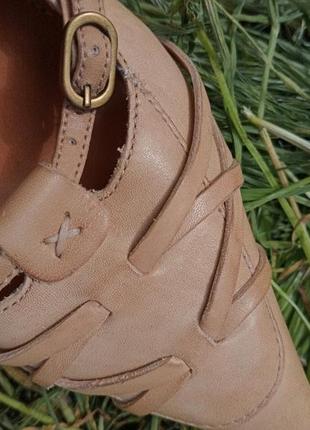 Бежевые кожаные туфли лодочки с острым носком bronx7 фото