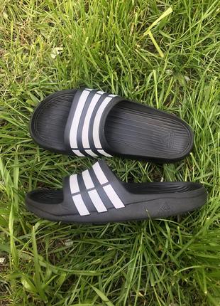 Шльопанці adidas 35р.