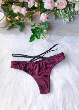 Бордовые стринги