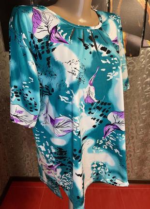 Яркая блуза с красивой горловиной