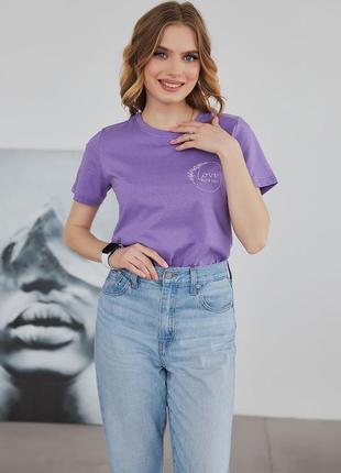 Кольорова футболка з принтом