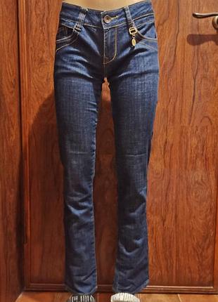 Джинсы с низкой талией