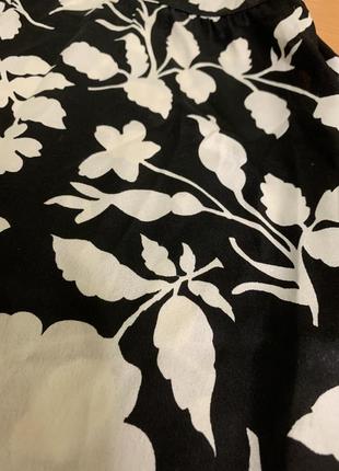 Платье сукня летнее легкое черное атлас в принт белых цветов-веток, 12/40 (3340)9 фото