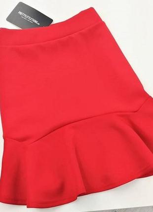 Ярко-красная юбка с оборкой prettylittlething3 фото