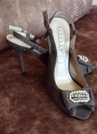 Женские сандалии (босоножки), туфли, лабутены