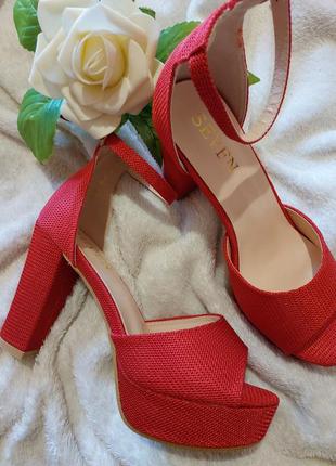 Босоножки женские