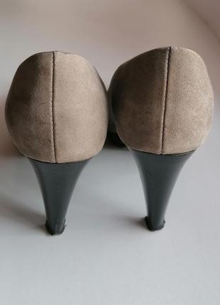 Женские серые кожаные туфли на каблуках4 фото