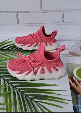 Текстильні кросівки