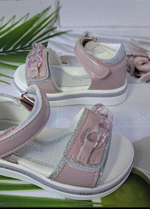 Ніжні босоніжки для дівчаток