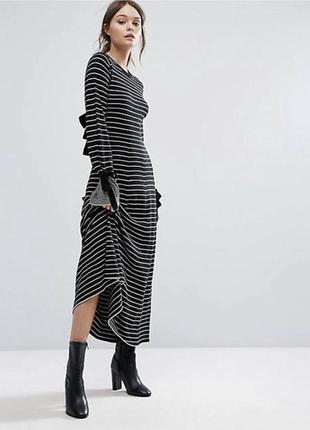 Эффектное платье макси с шерстью warehouse в полоску с вырезом на спине и длинным акцентным рукавом длинное полосатое платье монохром черно-белое3 фото