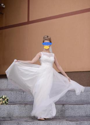 Шикарне весільне плаття. розмір м