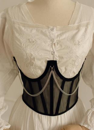 Черный подгрудный корсет с цепочкой из корсетной сетки