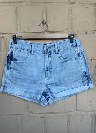 Джинсовые шорты из светлого джинса